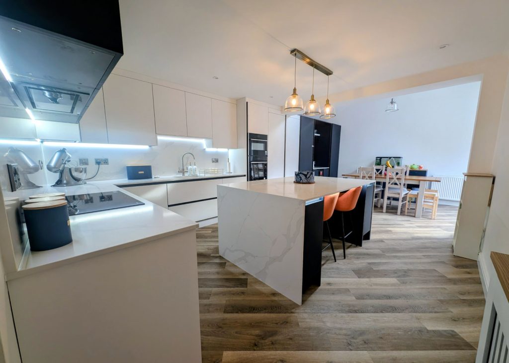 Piatto Plus Matte (Alpine White Matte & Indigo Matte)