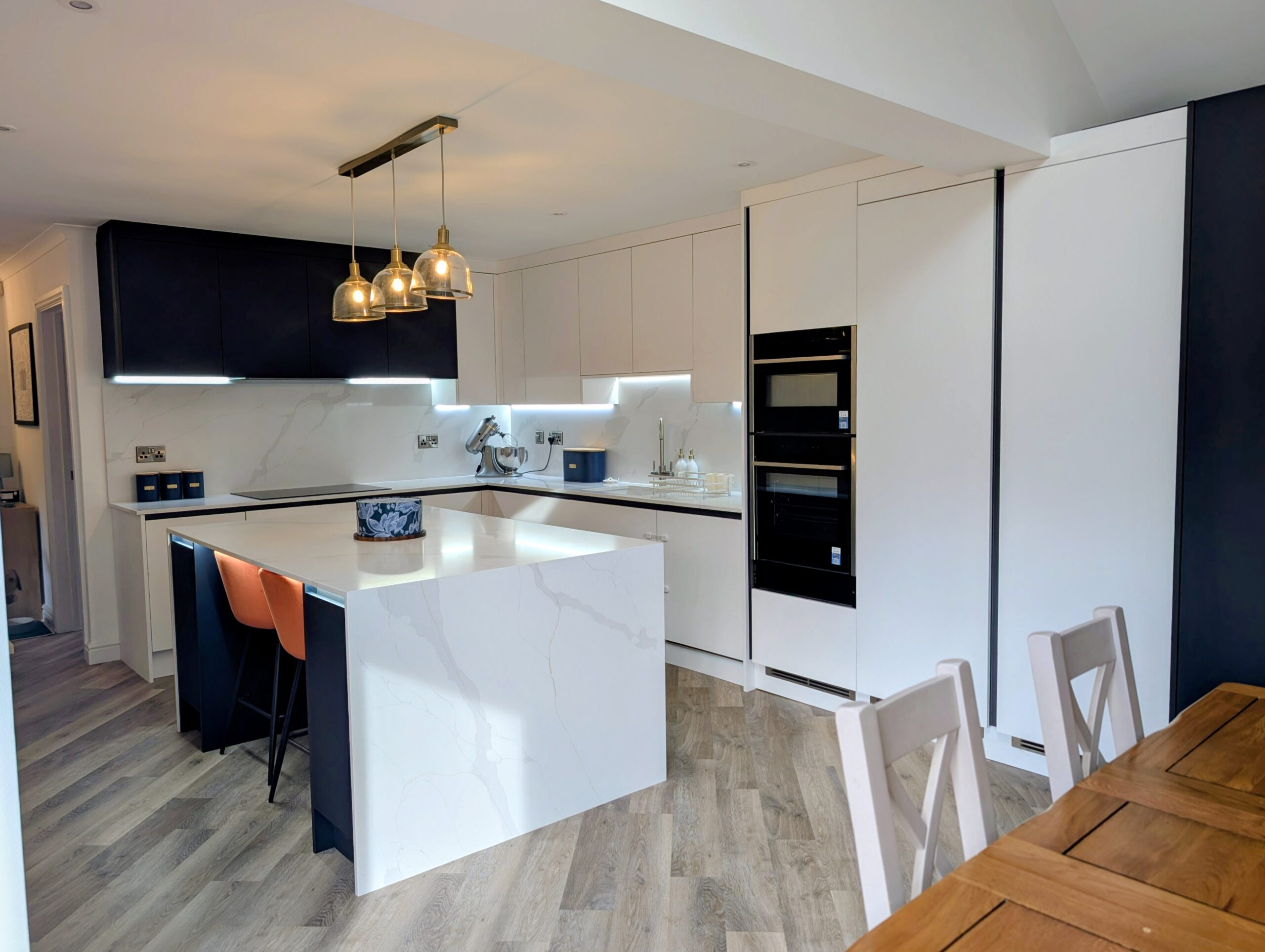 Piatto Plus Matte (Alpine White Matte & Indigo Matte)